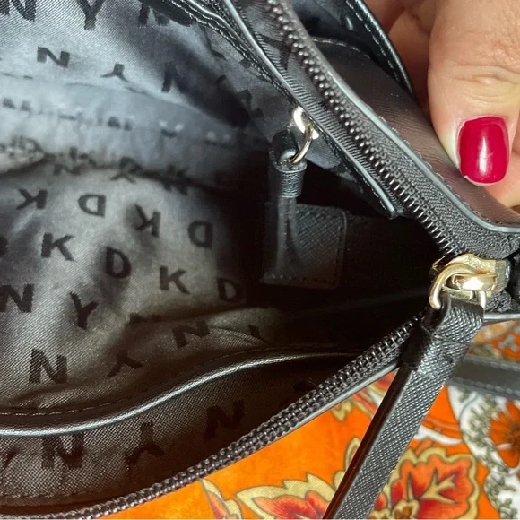 DKNY Black crossbody bag with adjustable strap 100%PVC - Picture 10 of 16